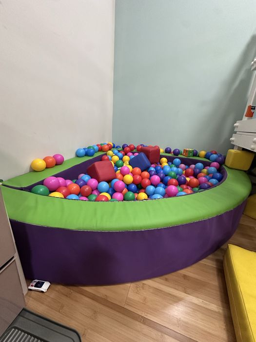 Продам бассейн с шариками
