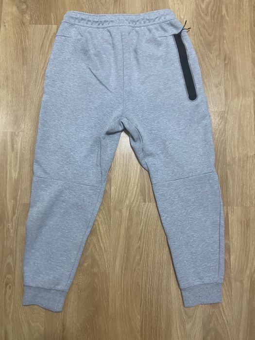 Pantaloni Nike Tech