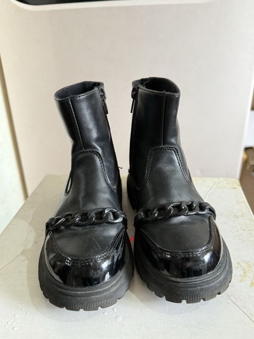 Продам детскую обувь