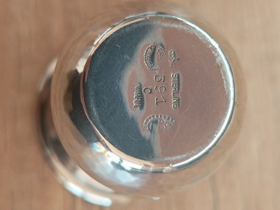 Продавам антикварна сребърна чаша с износен ефект Дания 1923 г Уникат