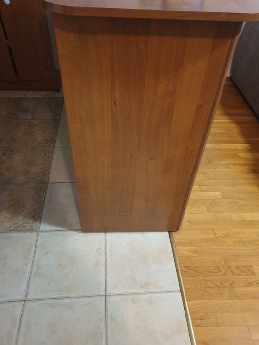 Барплот дървен с вратички