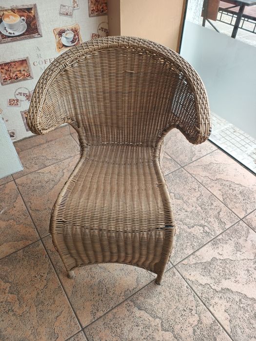 Кръгла маса с 4 стола