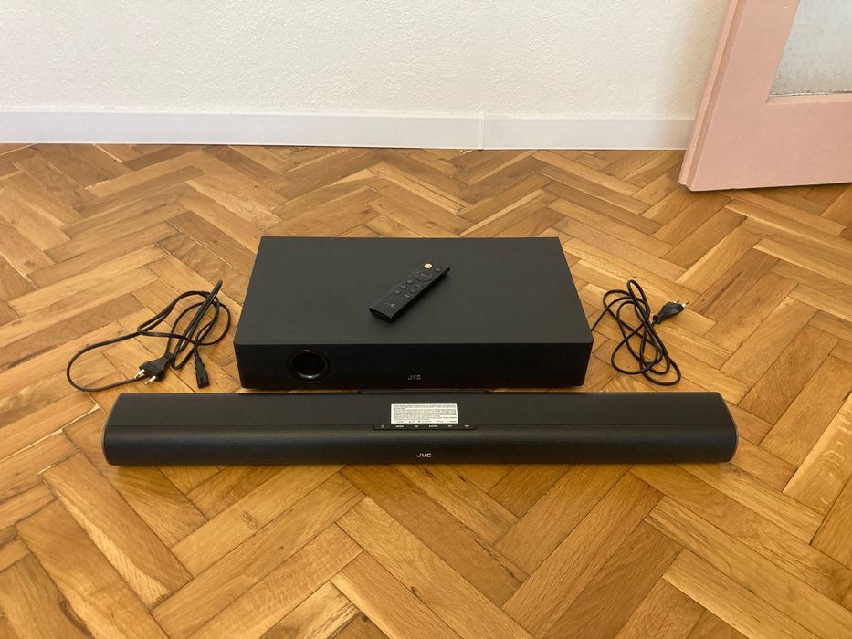 Саундбар система JVC TH-D337B (2.1-канална система със саундбар и кабелен субуфер, с поддръжка на Bluetooth, Optical, Coaxial и AUX)