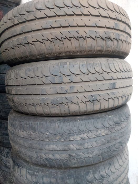 Vand cauciucuri 185/65/R15 și 225/45/R17