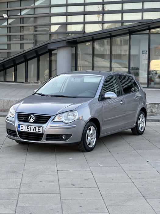 VOLKSWAGEN Polo