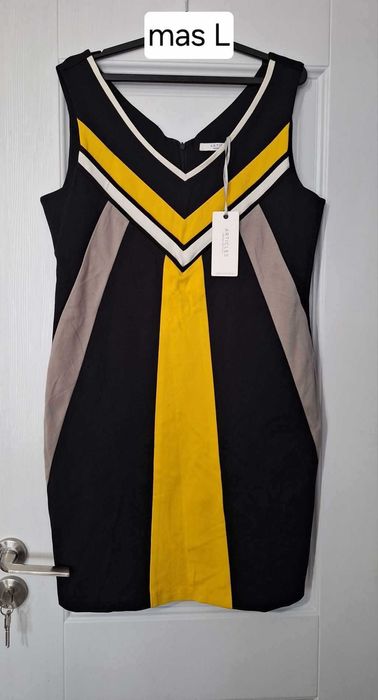 Vand rochii noi, cu eticheta