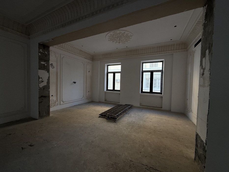 Продаётся и Сдаётся Здание Вдоль Дороги 1300м2 Орн Шотта Руставели (N3