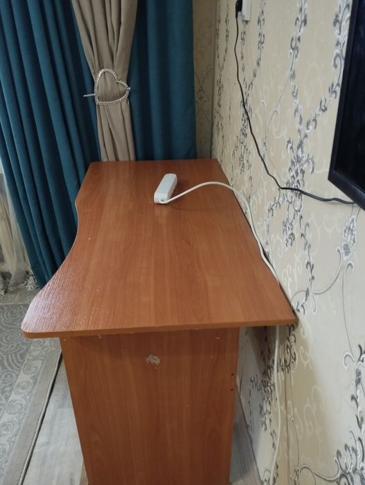 Стол в гтличном состоянии можно для компа