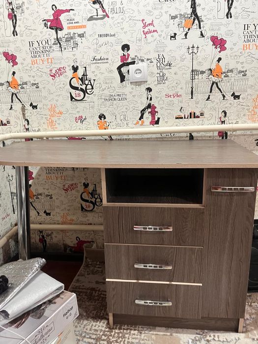 Стол для учебы и работы