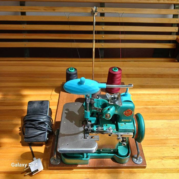 Трёхниточный оверлок GN1-2(Китай). Год гарантии/Металл/Комплект.