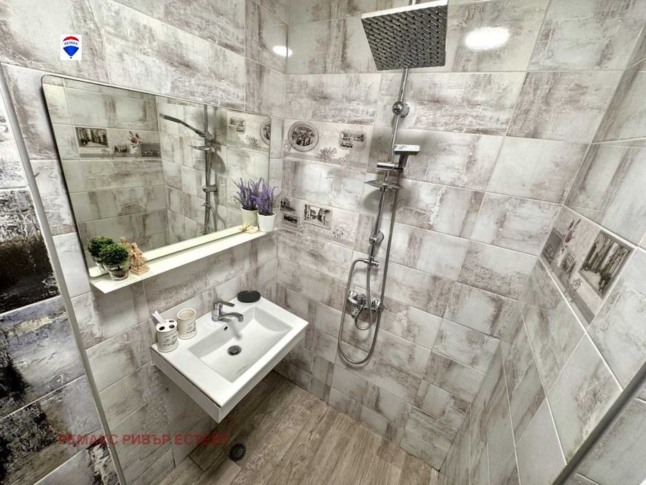 Продава се Тристаен апартамент в Русе, Родина 1 - 78 кв.м за 883 €/кв.м - Снимка #11