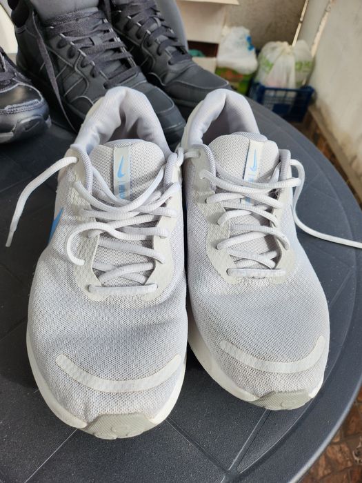 Оригинални маратонки Найк 25 ЕВРО. Без скъсано и лекета без забележки