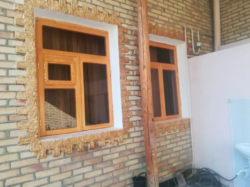 Mehmonxona qurish uchun qulay joyda joylashgan hovli sotiladi.