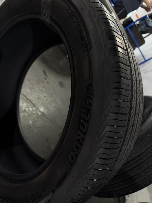 Шины 235/45/19 комплект