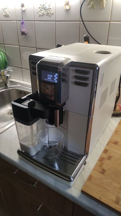 Vând aparat cafea( espressor) Saeco incanto deluxe