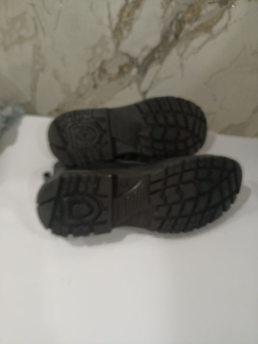 Продаю рабочии ботинки