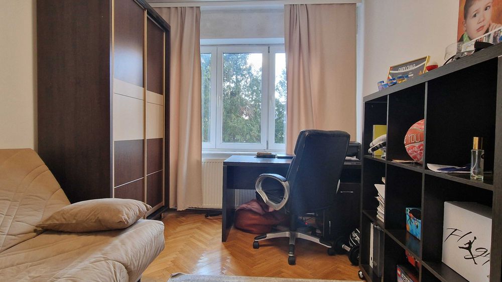 Dulap aproape nou + cameră complet funcțională la preț foarte bun.