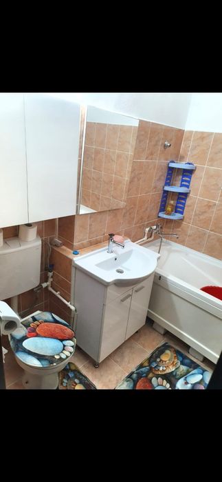 Închiriez apartament
