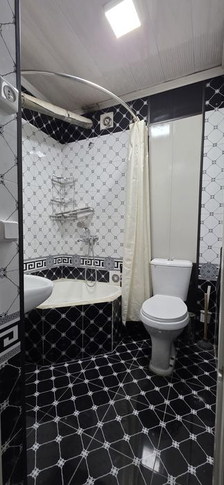 Квартира шахар марказида сотилади. узими уйим