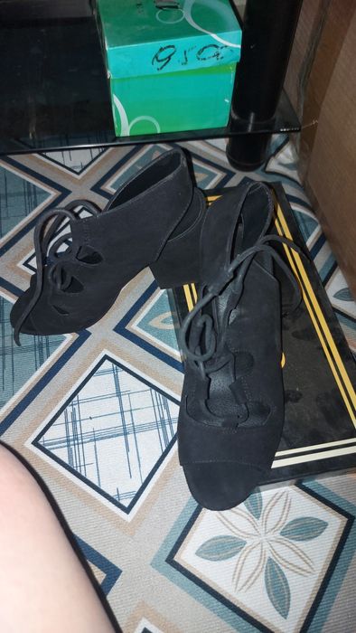 Продам летнию обувь