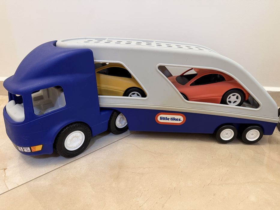 Автовоз с две коли на Little tikes