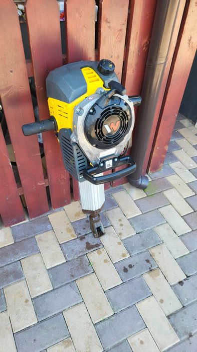 Demolator profesional Waker Neunson BH 65