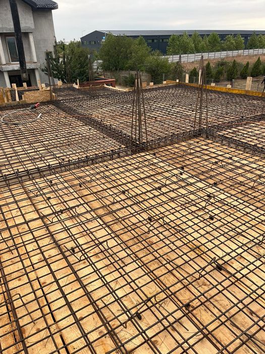 Echipa constructi case la rosu dulgheri fierari zidari