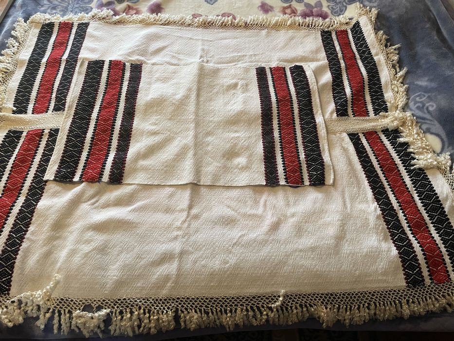 Fata de masa si stergar traditional