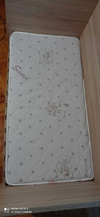 Детско легло с люлеещ механизъм, подарък хипоалергичен матрак