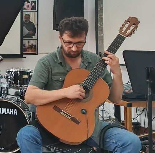 Lecții de chitară clasică  -  Roman