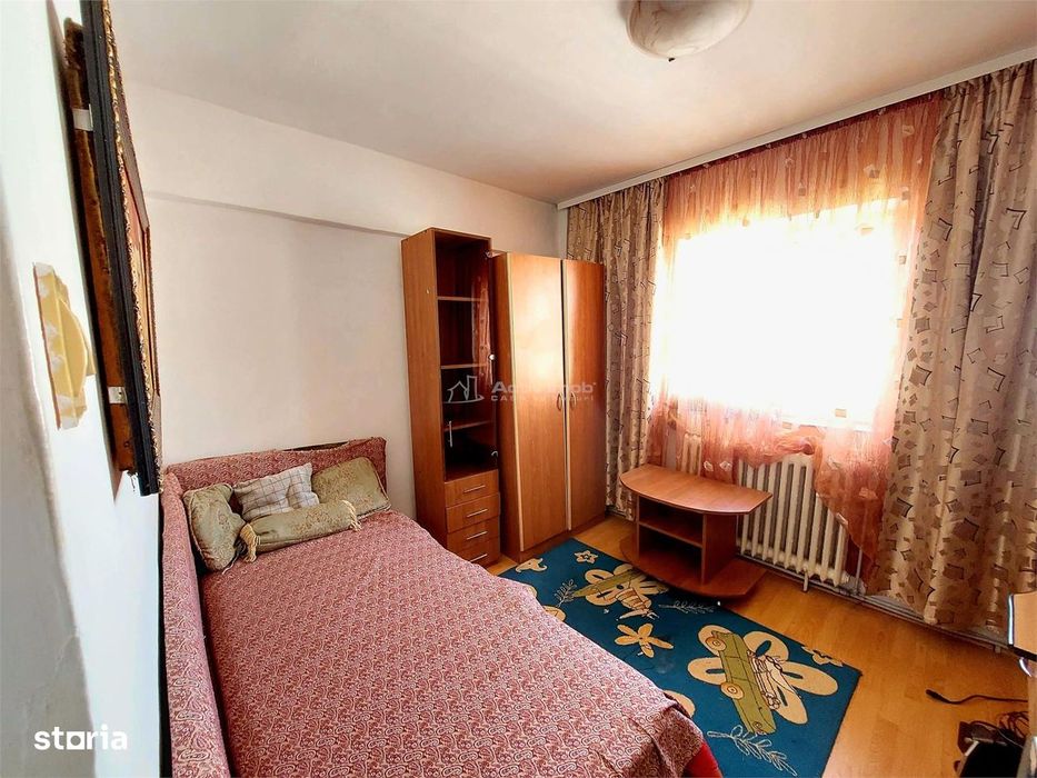 3 camere,decomandat, CENTRU - Str. Victoriei, etaj 3
