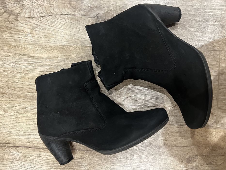 Ессо ботильоны из нубука