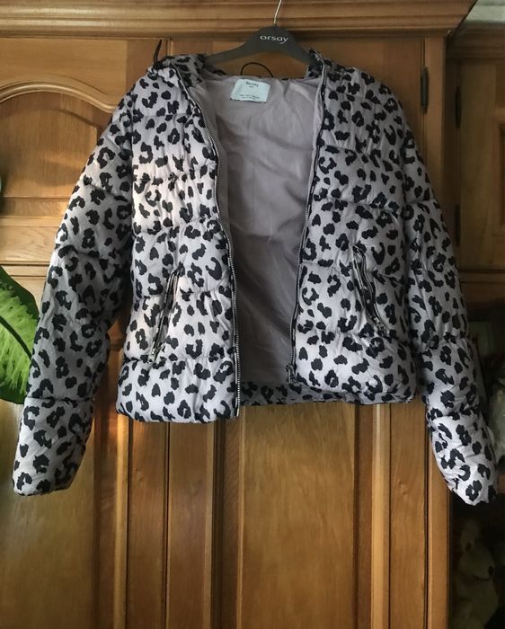 Jacheta Bershka puffer lila animal print