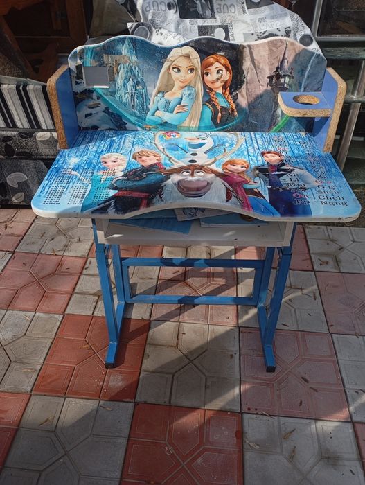 Продам детскую парту со стульчиком