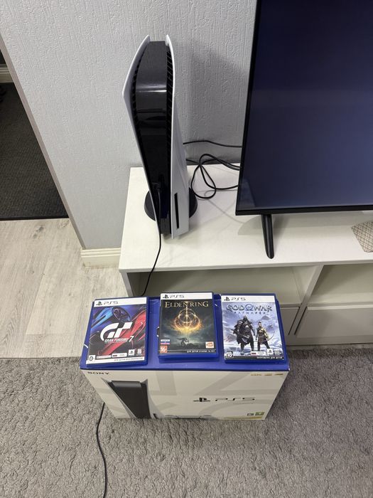 Продам Playstation 5 два джойстика