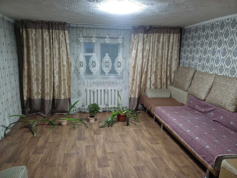 Восточныйда 3 бөлмелі үй сатылады.