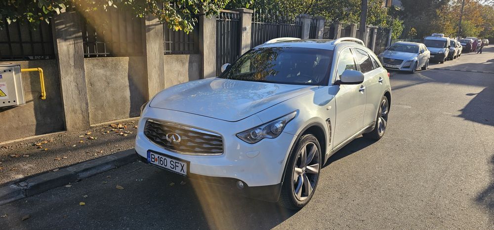 Infiniti FX30 D  an 2010 V6 Premium S