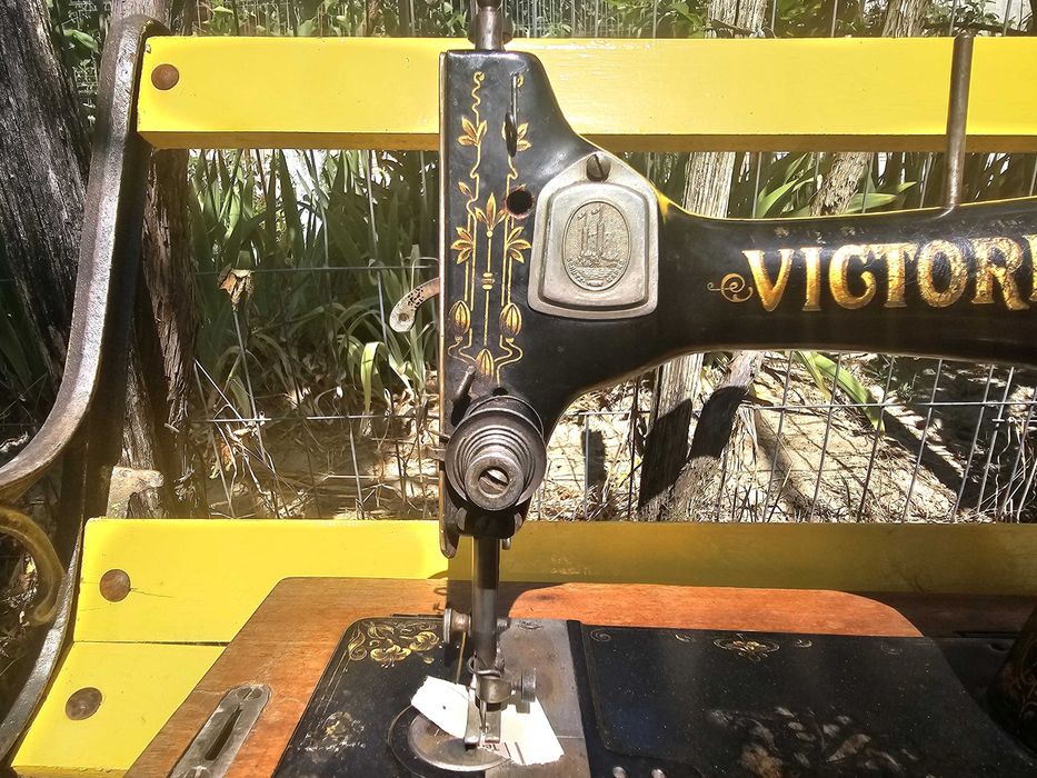 Masina de cusut Victoria antica