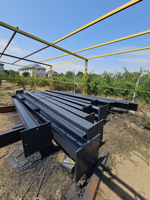 Vând structura metalica