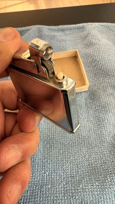 Noble", модел "K.Y.M.A. Excellent Automatic Lighter" запалка