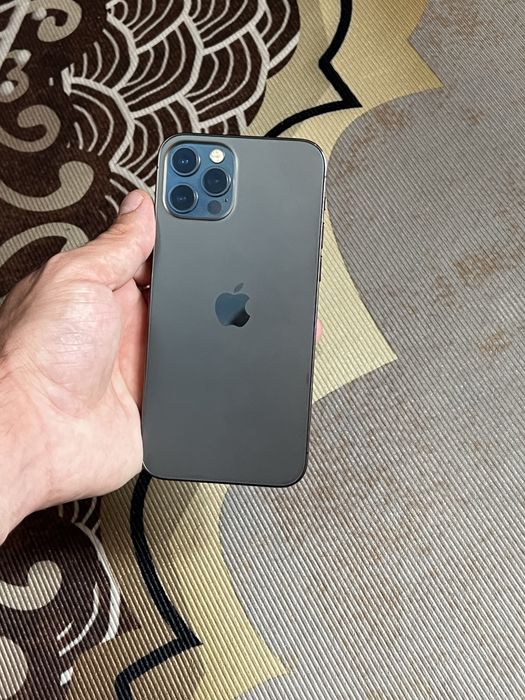 Продам телефон Айфон 12 Pro