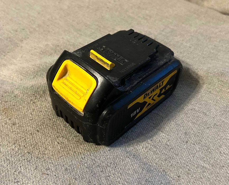 Baterie DeWalt DCB182 XR 18V 4Ah Li Ion originala, buna probata