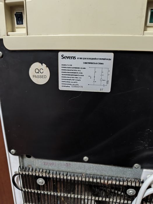 Диспенсер для воды  SEVENS