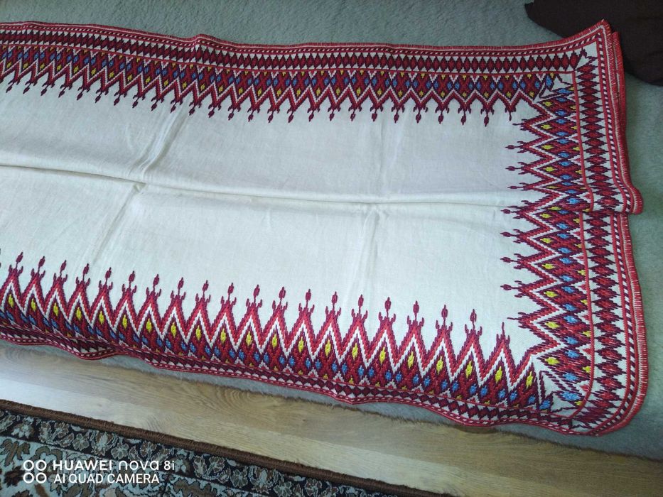 Покривка 140х140 нова в народни мотиви