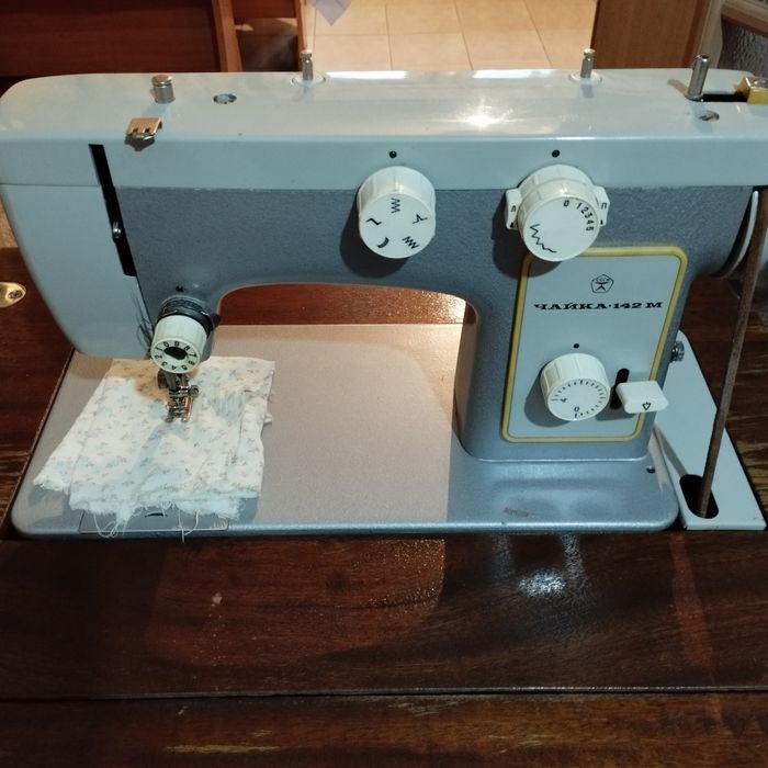 Продам швейную машину