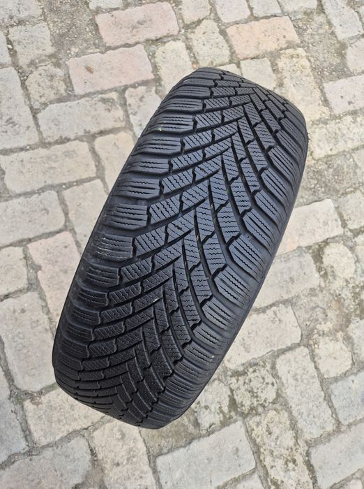 O bucată 205/55 R16 M+S iarnă - una Continental Pirelli