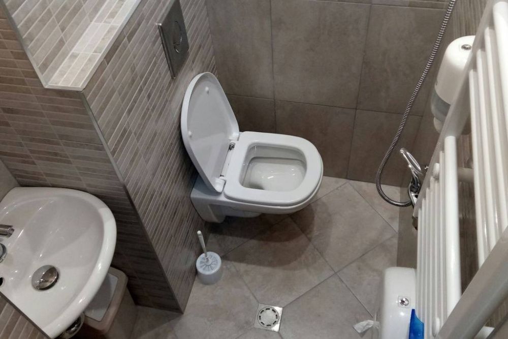 Къща, Апартаменти и Стаи под наем "ХАН КРУМ" - гр. Елин Пелин, Център