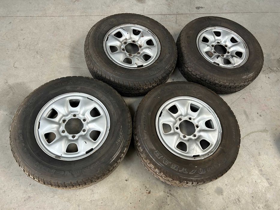 ГУМИ и ДЖАНТА за Toyota Hilux  205/16R 16ки.
