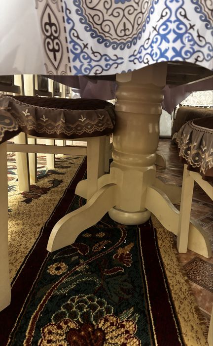 Срочно стол со стульями