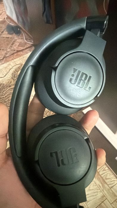 Продам наушники JBL
